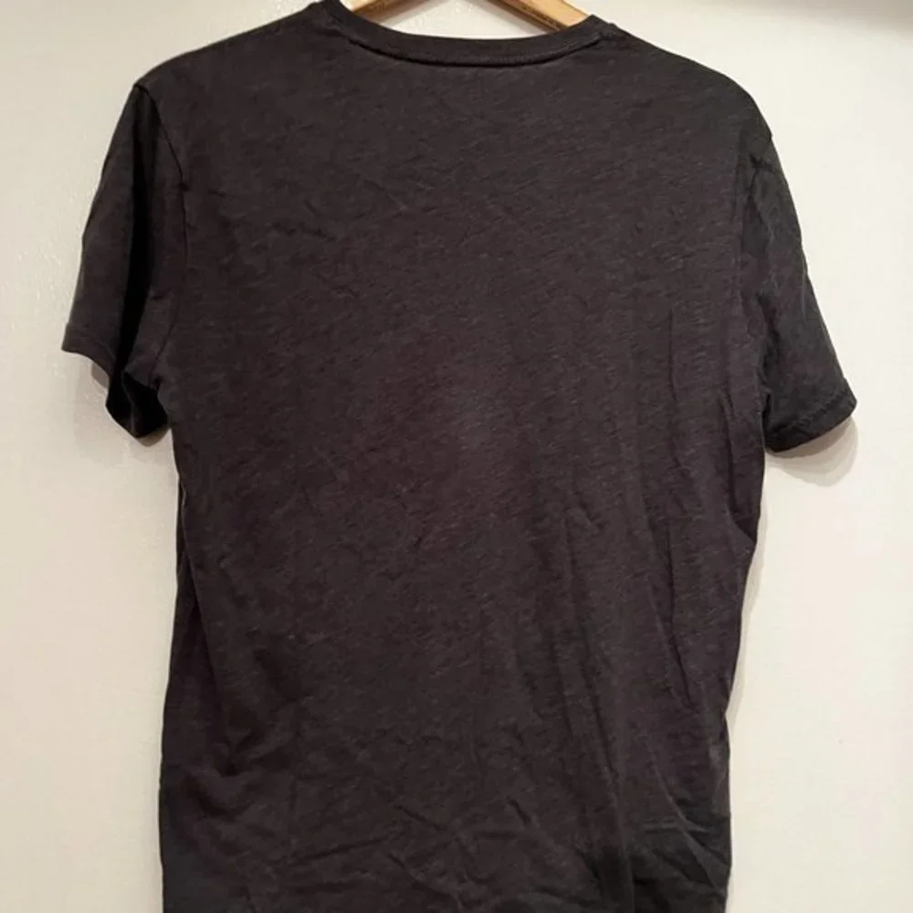 Banana Republic‎ Gray Premium Wash Tee (Size Medium)